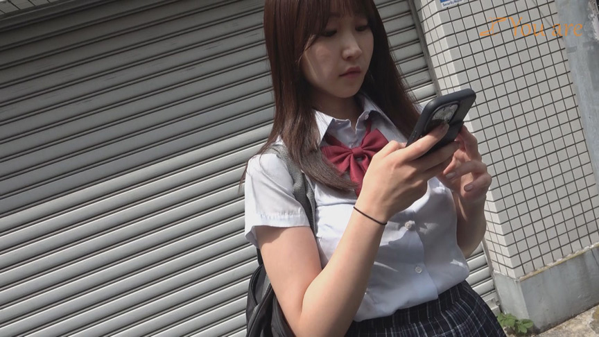 「依本しおり 制服女子のデカ乳メスガキにお仕置き！生意気な態度を徹底指導する濃厚プレイ」のサムネイル